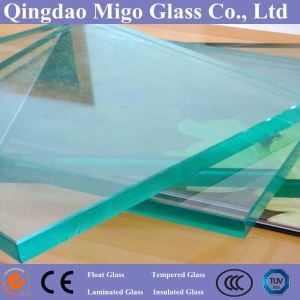 투명 또는 반투명 강화 유리