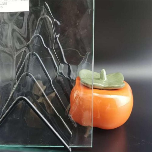 물 패턴 유리